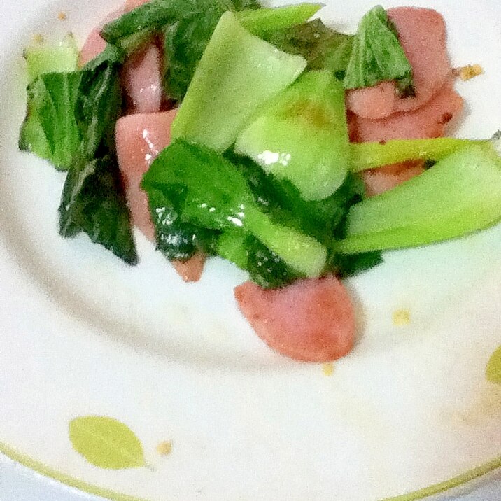 青梗菜と魚肉ソーセージの塩炒め